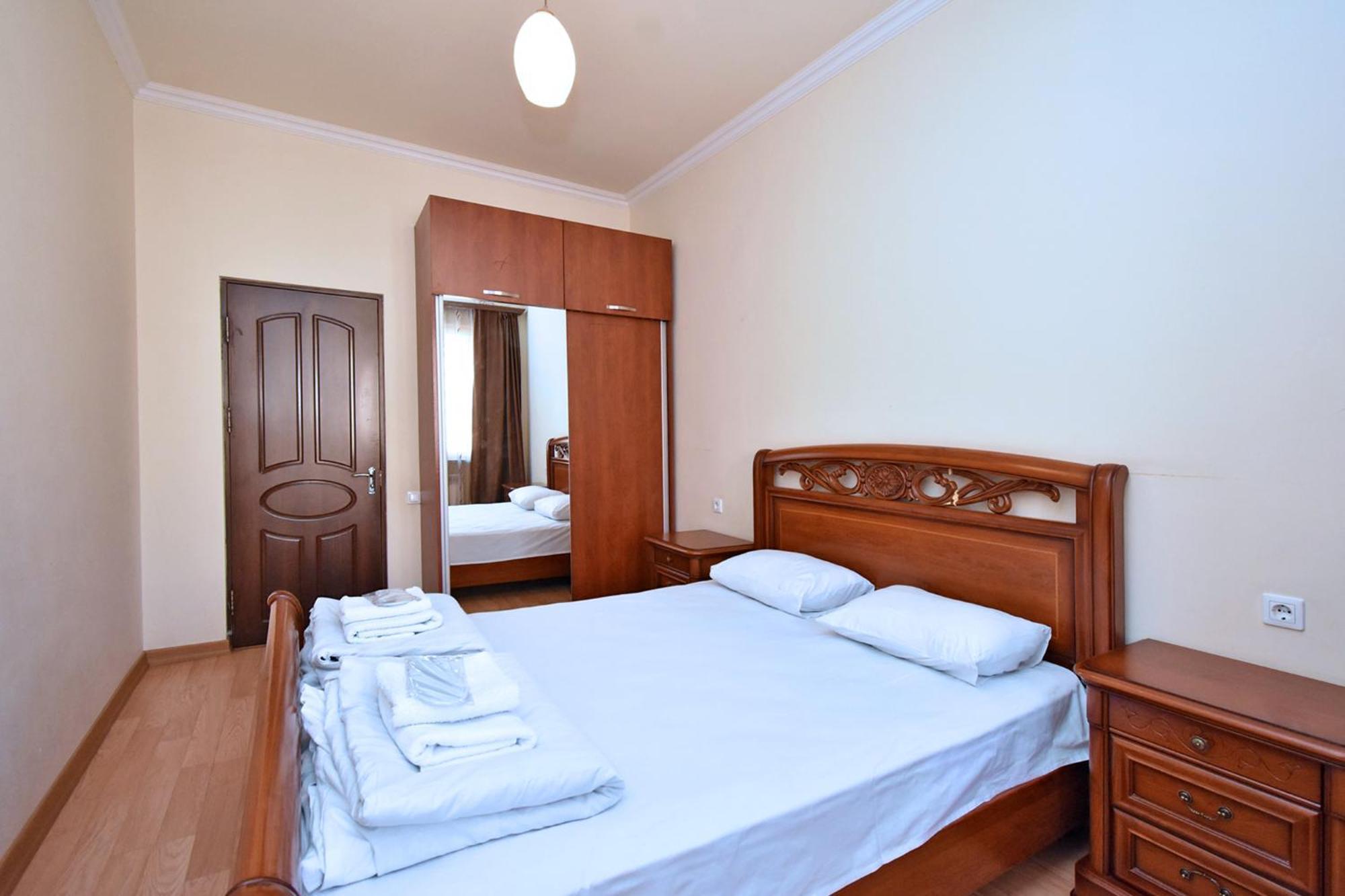 Rent Inn Yerevan On Buzand Street Екстериор снимка